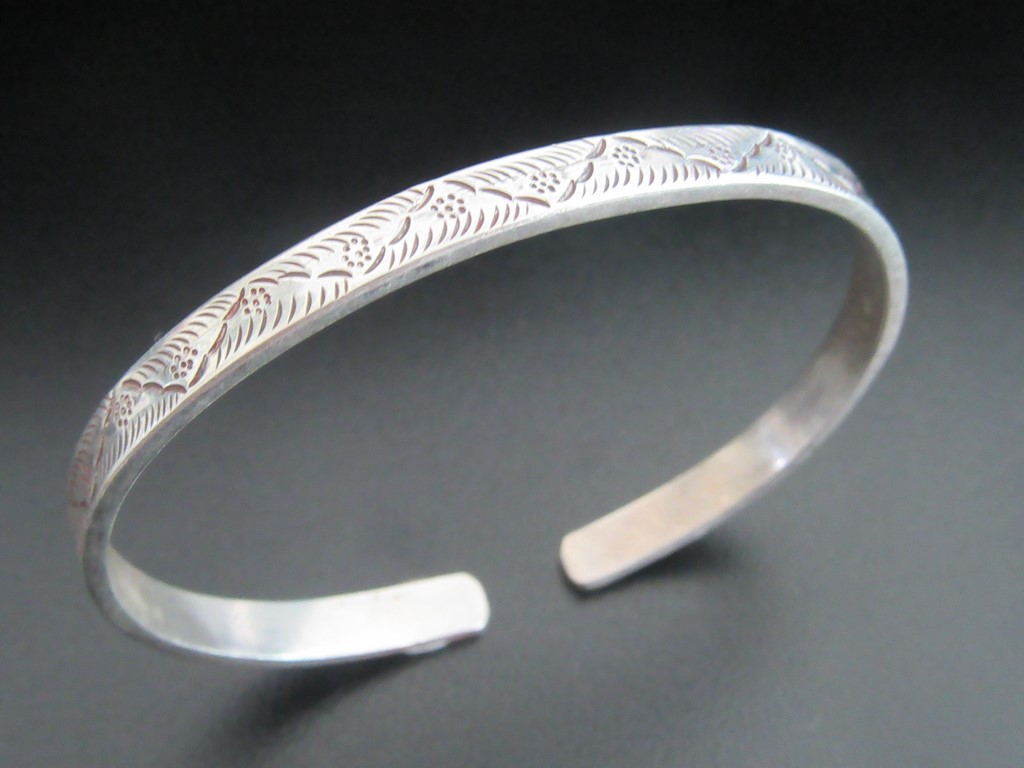 Où acheter des joncs en argent de qualité ?