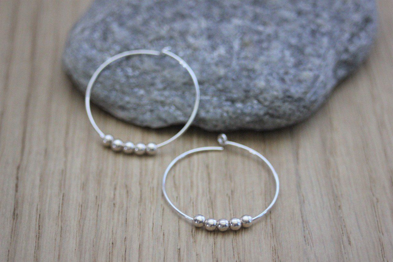 Boucles d’oreilles créoles en argent : la mode de l’été 2020