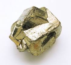 Pyrite vs Or : Comprendre les différences et pourquoi la pyrite est appelée ‘l’or des fous